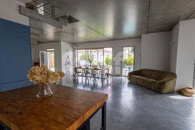 Villa - 221 m² - 6 pièces