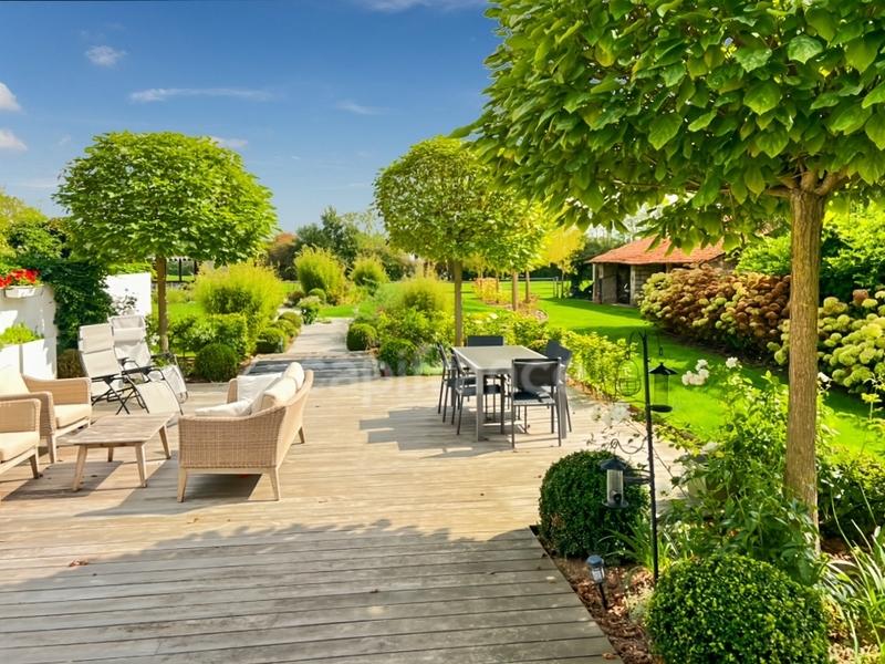 Propriété - 690 m² - 27 pièces