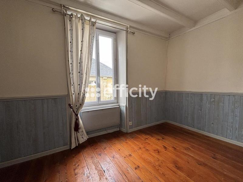 Maison - 200 m² - 9 pièces