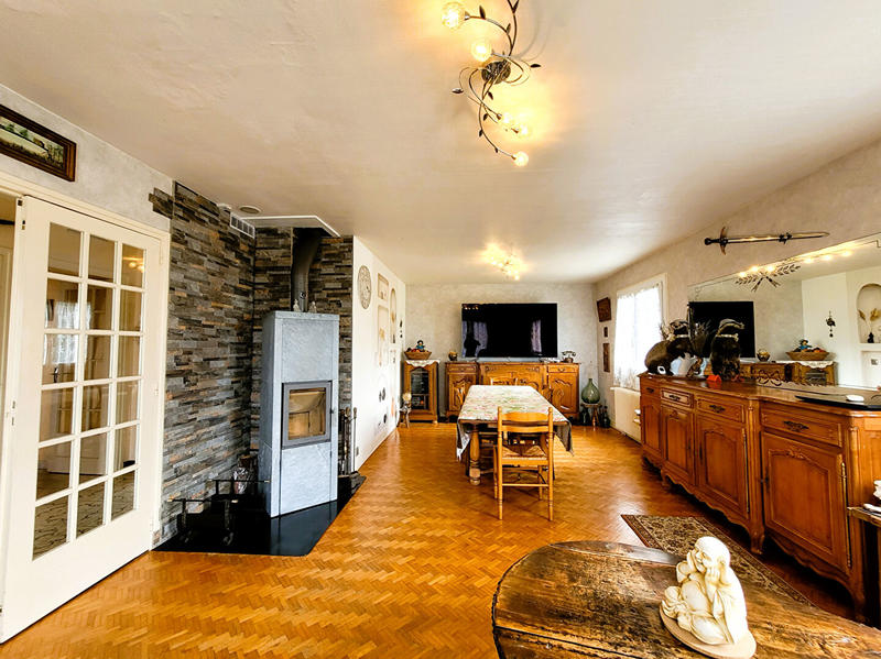 Maison - 180 m² - 7 pièces