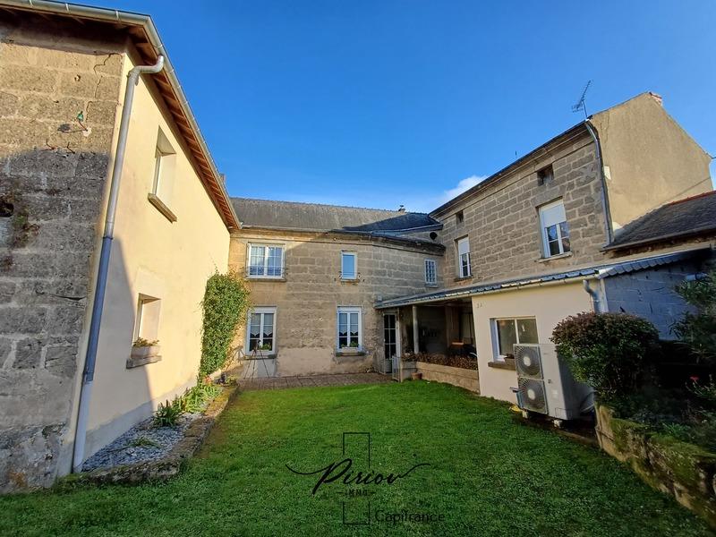 Maison - 264 m² - 9 pièces