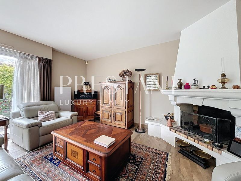 Maison - 267 m² - 7 pièces