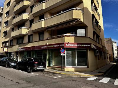 Local commercial - 86 m² - 4 pièces
