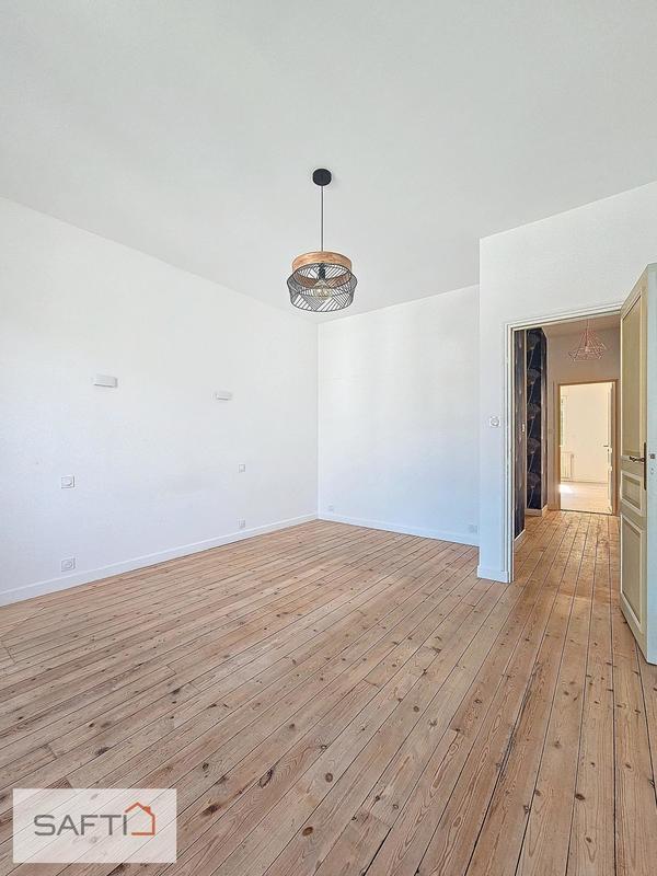 Maison - 197 m² - 9 pièces