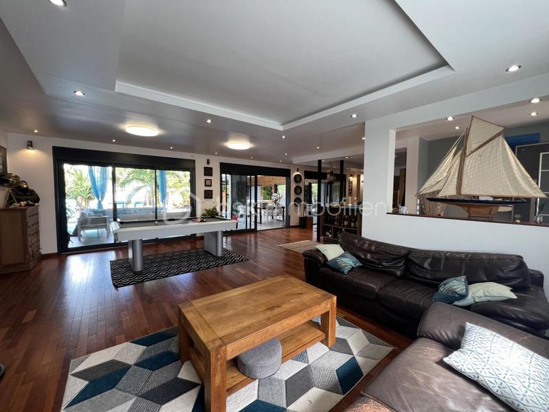 Propriété - 374 m² - 13 pièces