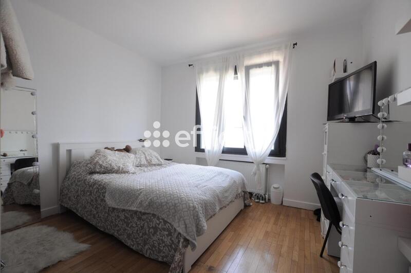 Maison - 240 m² - 8 pièces