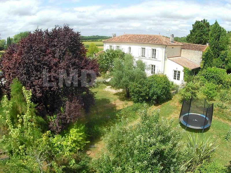 Propriété - 298 m² - 10 pièces