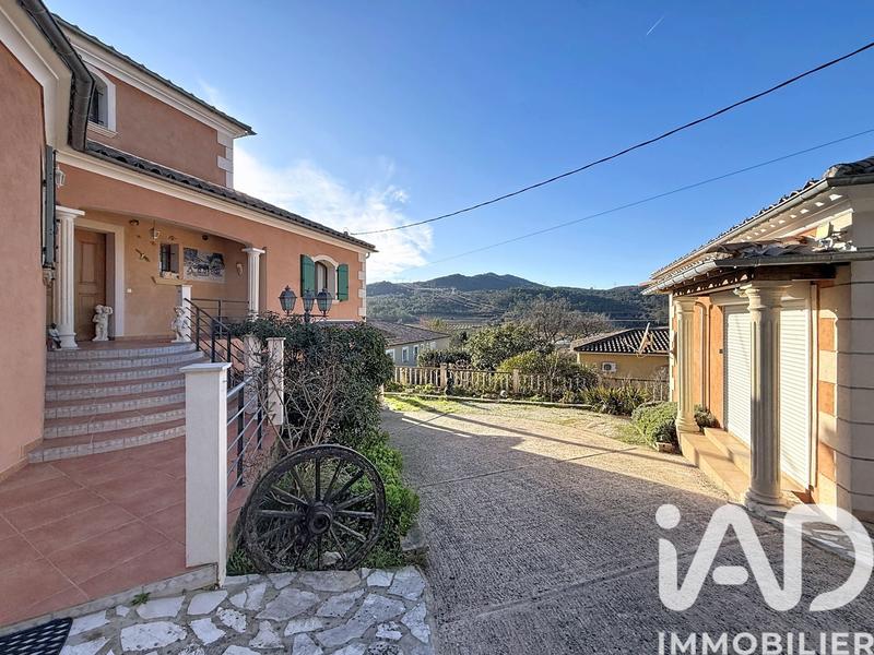 Maison - 267 m² - 8 pièces