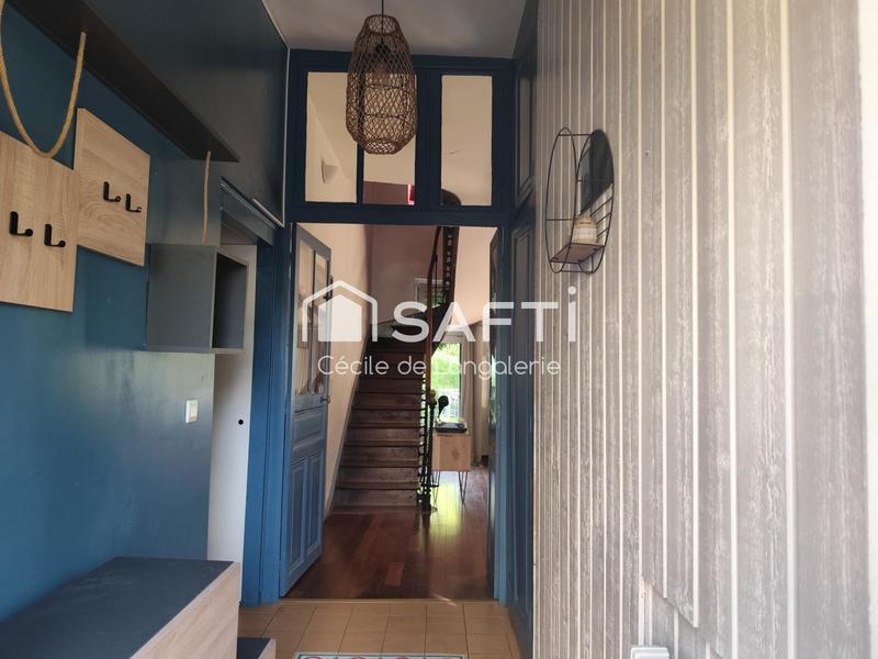 Maison - 210 m² - 6 pièces