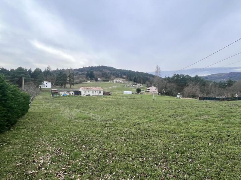 Terrain constructible - 1 700 m²