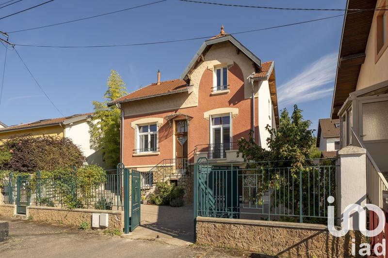 Maison - 240 m² - 8 pièces