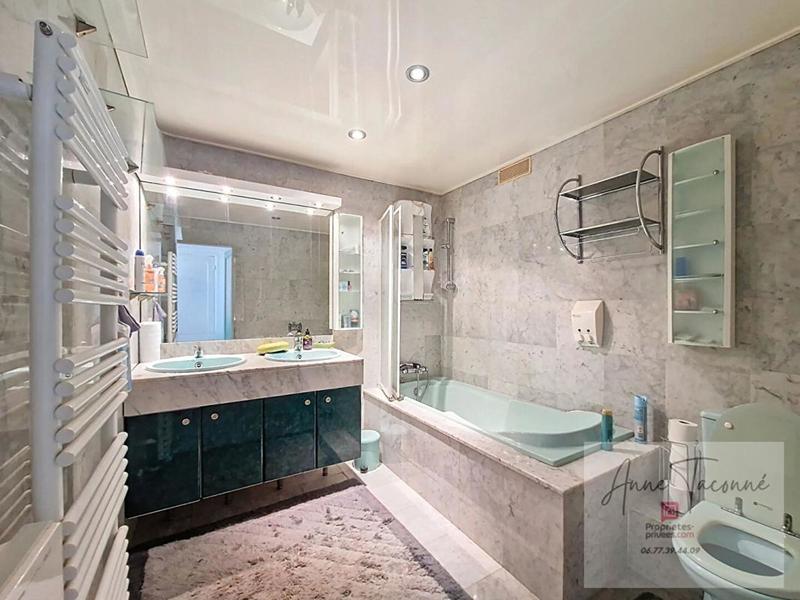 Maison - 200 m² - 6 pièces