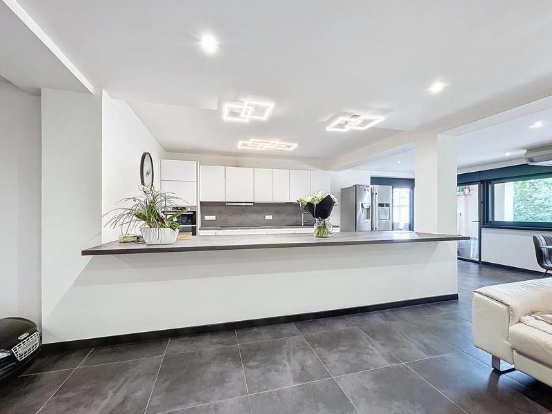 Appartement - 170 m² - 6 pièces