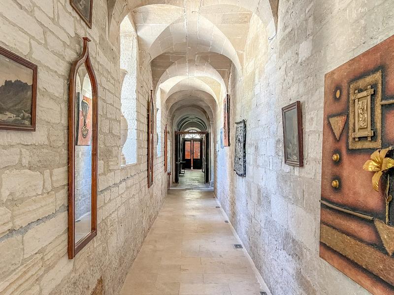 Maison - 2 000 m² - 24 pièces