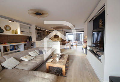 Maison - 300 m² - 6 pièces