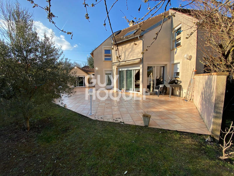 Maison - 140 m² - 8 pièces
