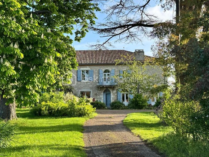 Maison en pierre - 250 m² - 8 pièces