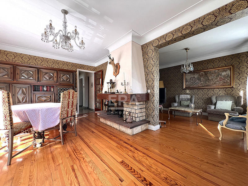 Maison - 158 m² - 8 pièces