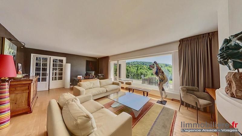 Maison - 270 m² - 5 pièces