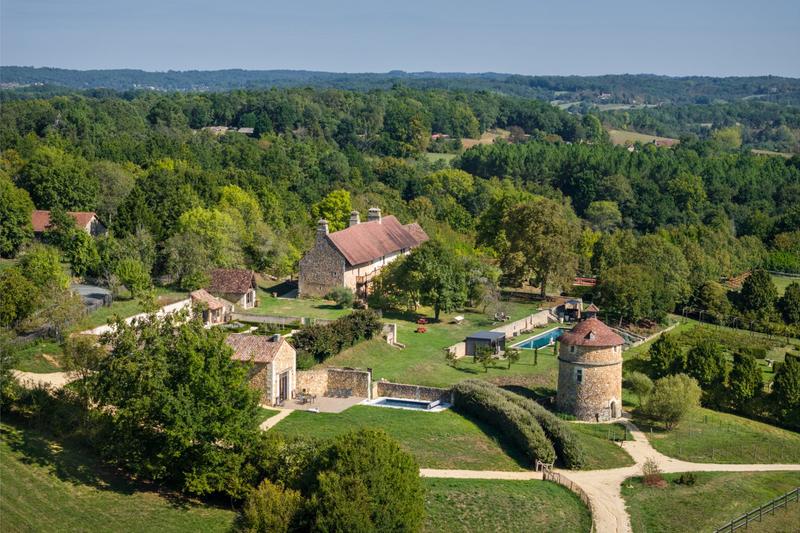 Maison - 785 m² - 15 pièces