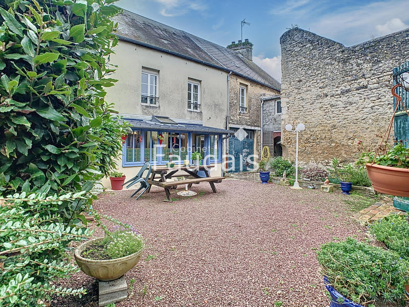 Maison - 248 m² - 10 pièces