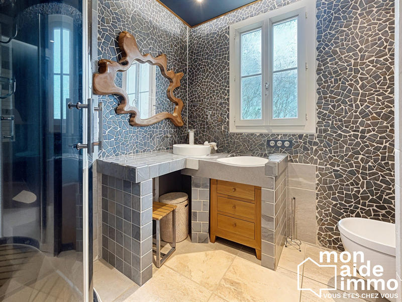 Maison - 220 m² - 6 pièces