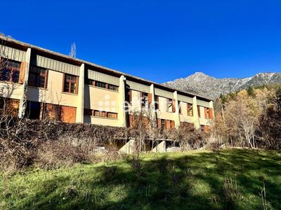 Maison - 1 550 m² - 50 pièces