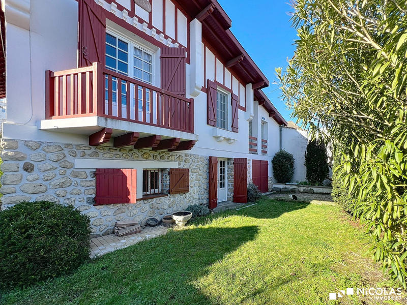 Maison - 228 m² - 8 pièces