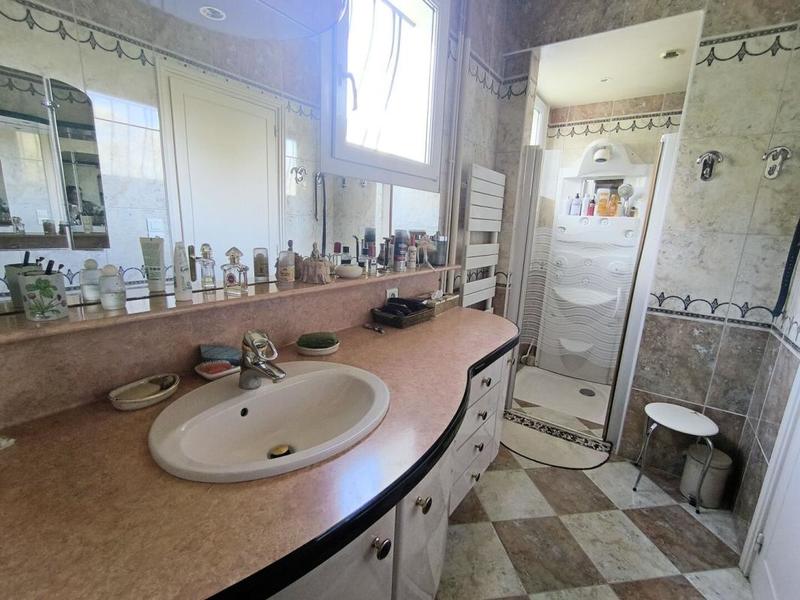 Maison - 218 m² - 6 pièces