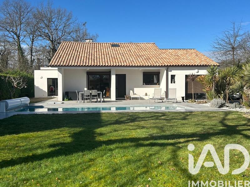 Maison - 213 m² - 7 pièces