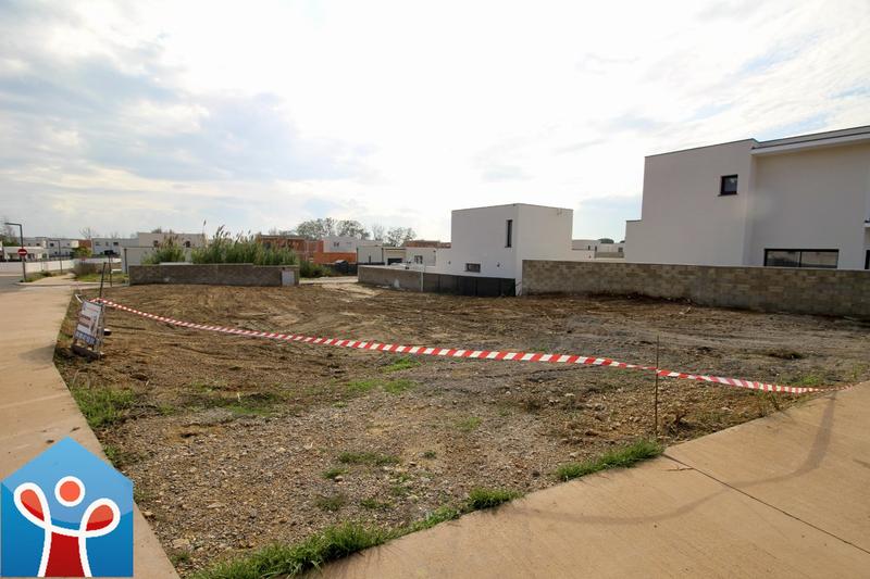 Terrain constructible - 702 m²