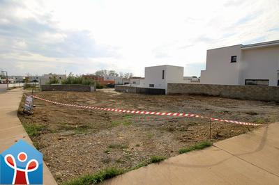 Terrain constructible - 702 m²