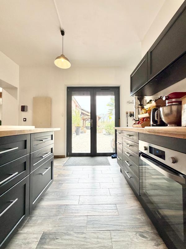 Maison - 214 m² - 7 pièces