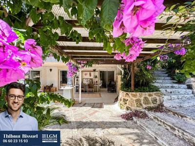 Maison - 250 m² - 8 pièces