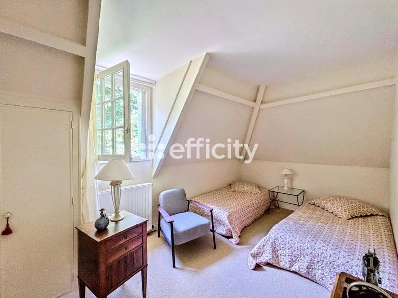 Maison - 240 m² - 9 pièces