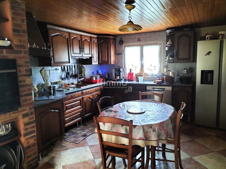 Maison - 250 m² - 7 pièces