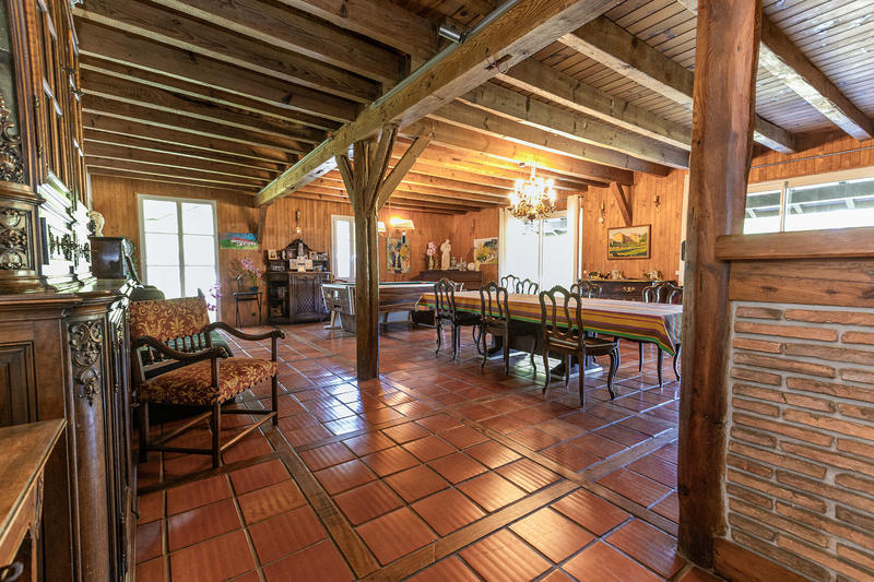 Maison - 587 m² - 16 pièces