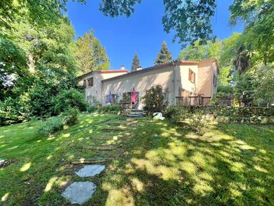 Maison - 282 m² - 9 pièces