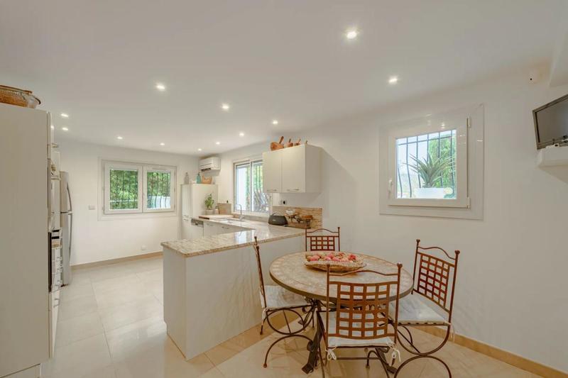 Maison - 335 m² - 12 pièces