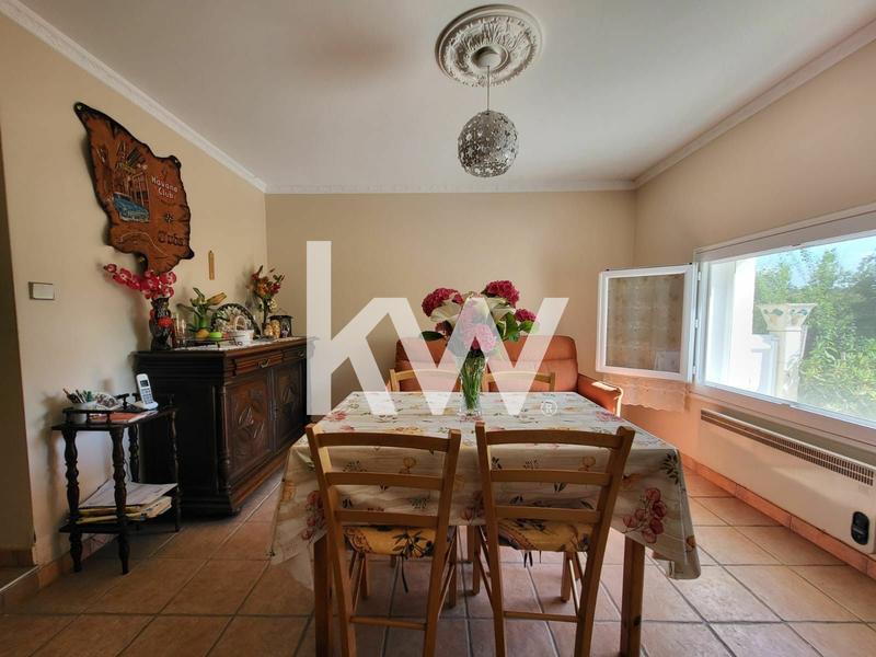 Maison - 177 m² - 6 pièces