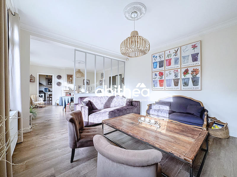 Maison - 327 m² - 9 pièces