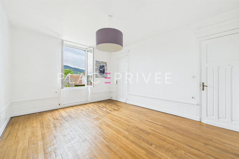 Maison - 320 m² - 10 pièces