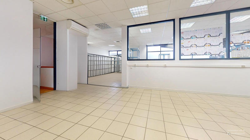 Local commercial - 255 m²