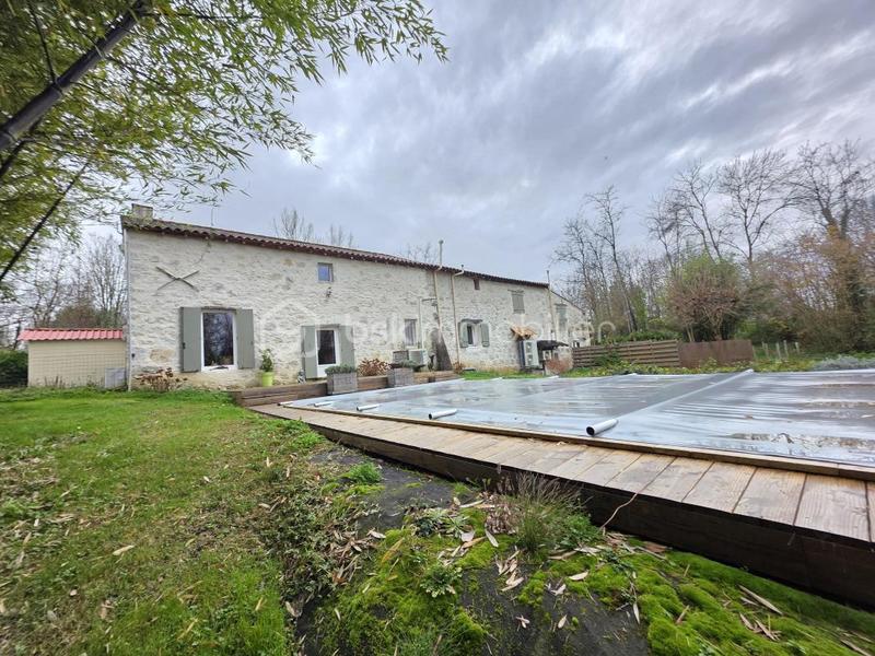 Maison en pierre - 223 m² - 8 pièces