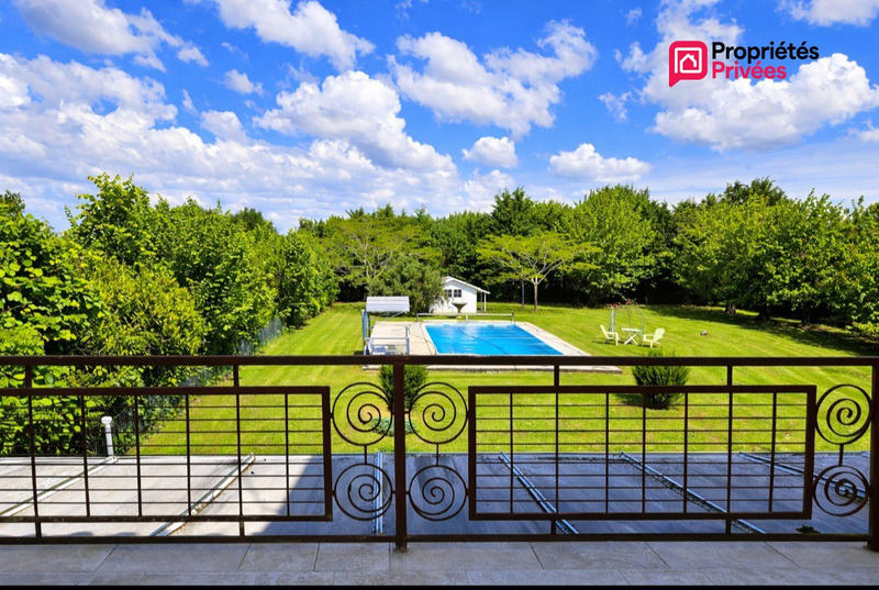 Maison - 350 m² - 8 pièces