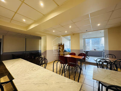 Maison - 275 m² - 10 pièces