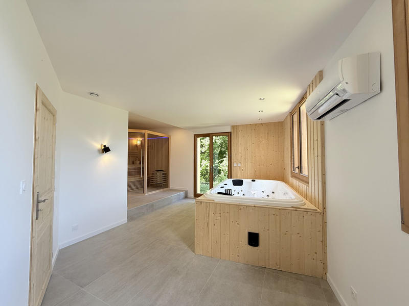 Châlet - 329 m² - 13 pièces