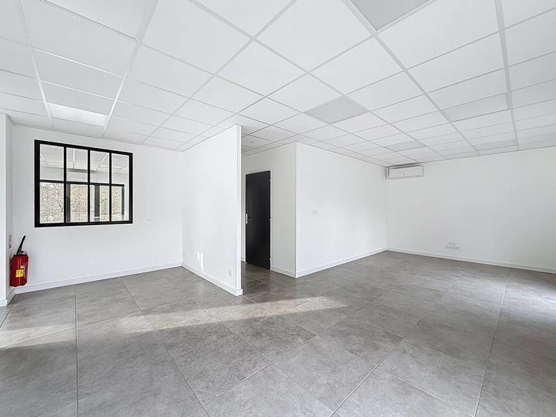 Bureau - 100 m² - 4 pièces