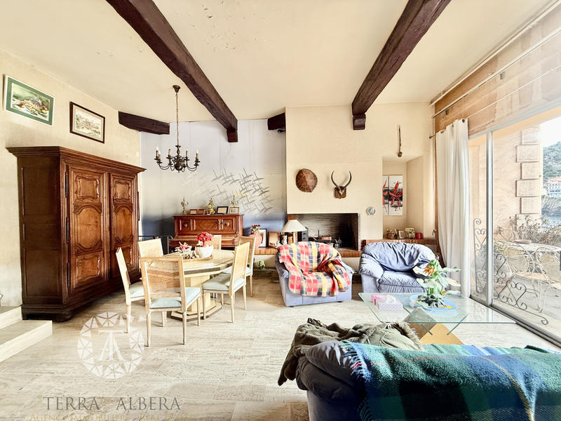 Maison de village - 240 m² - 7 pièces