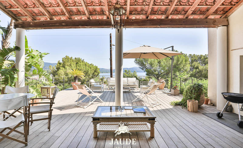 Villa - 240 m² - 6 pièces